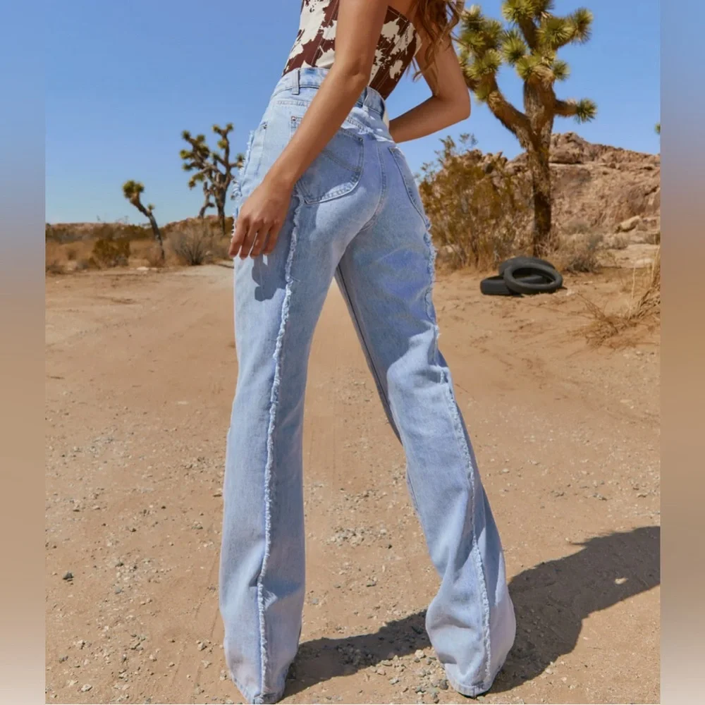 NWT Oh Polly Frayed Seam Flare Jeans Light Wash US 12 - Picture 3 of 8